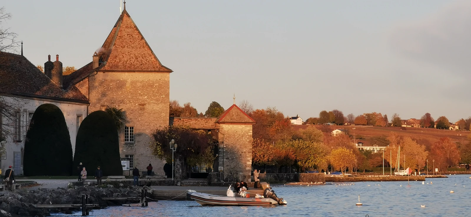 Château de Rolle au bord du Léman, photographié par IceCreamKat en novembre 2019.